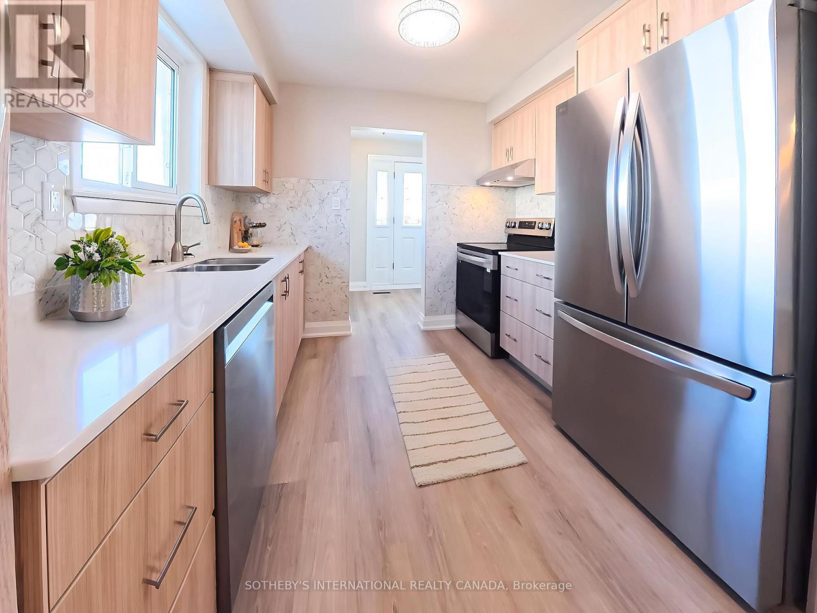 34 Rita Drive, Toronto, Ontario  M3L 2G6 - Photo 9 - W12745812