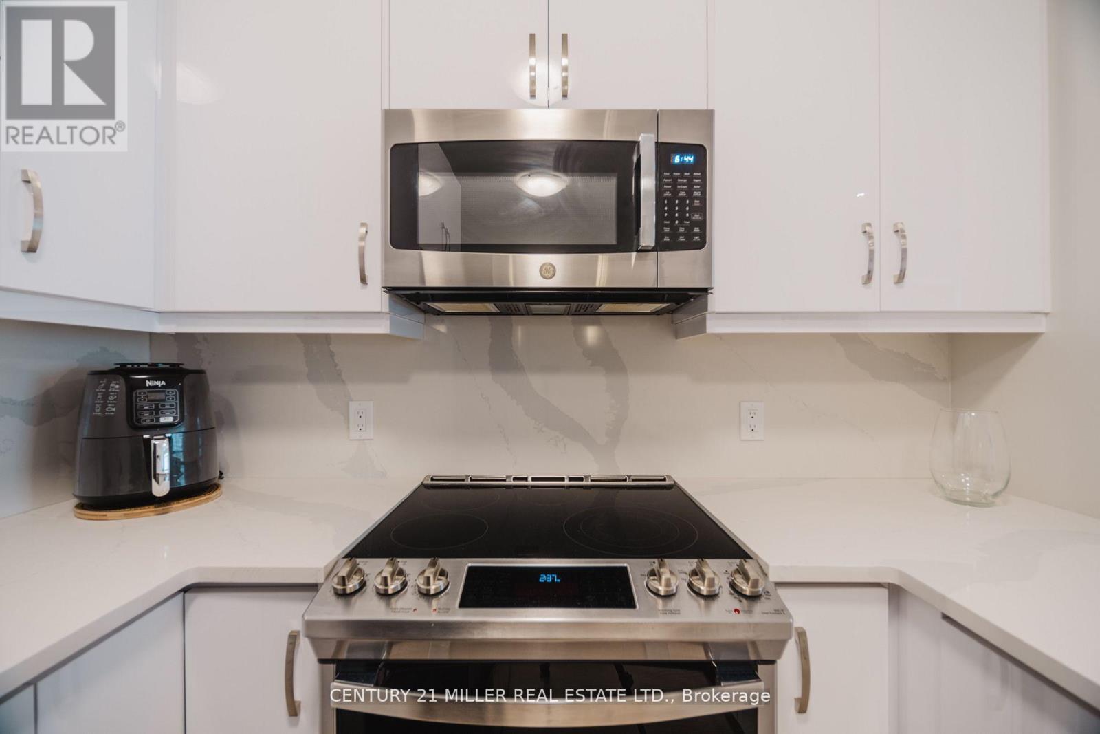 316 - 50 Kaitting Trail, Oakville, Ontario  L6M 5N3 - Photo 8 - W12745828