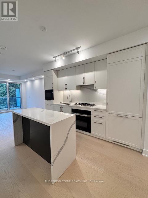 408 - 8 MANOR ROAD W, Toronto, Ontario