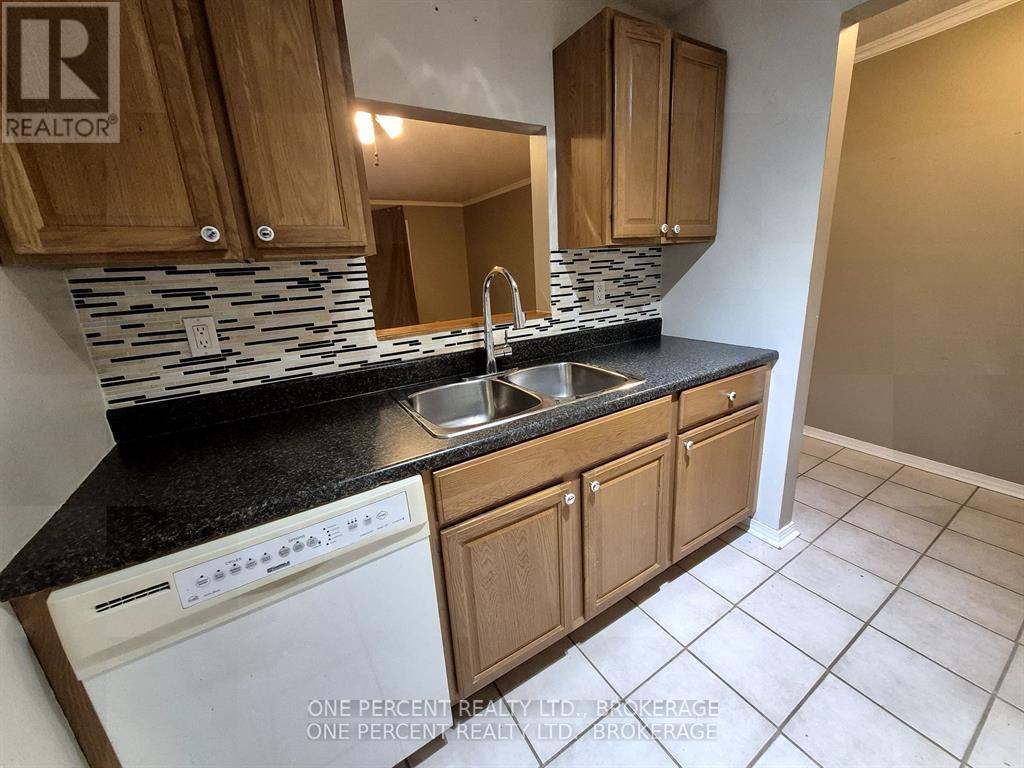 116 - 561 Armstrong Road, Kingston (East Gardiners Rd), Ontario  K7M 8J9 - Photo 17 - X12745848