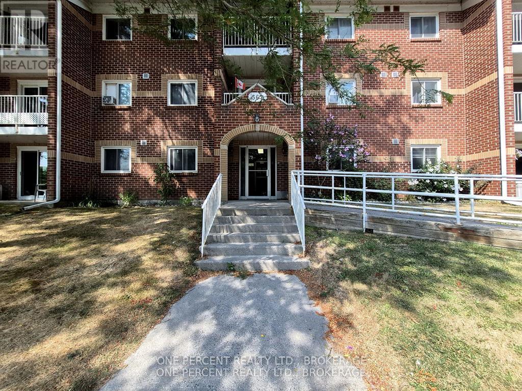 116 - 561 Armstrong Road, Kingston (East Gardiners Rd), Ontario  K7M 8J9 - Photo 2 - X12745848