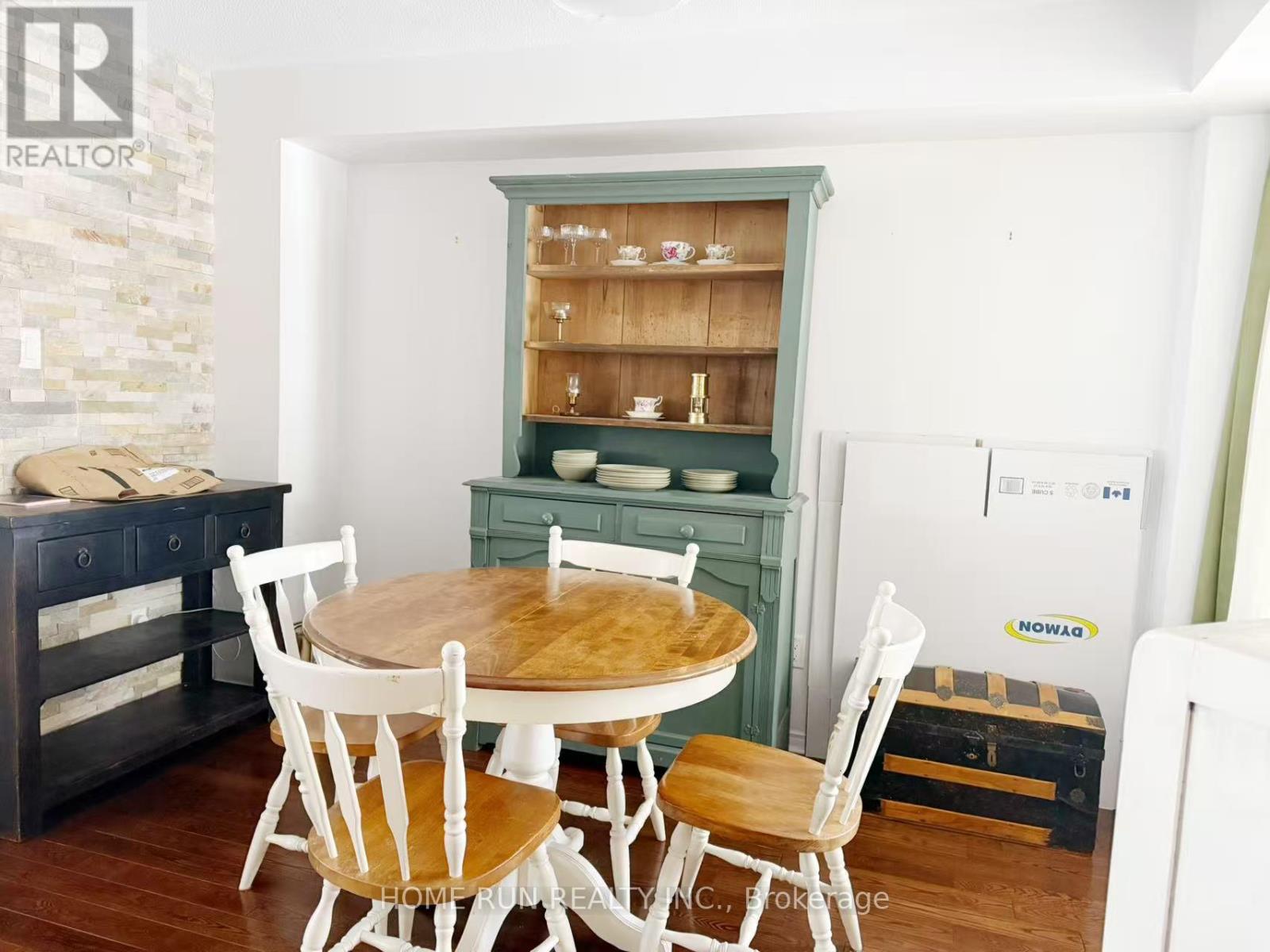 330 Applecross Crescent, Ottawa, Ontario  K2K 0C4 - Photo 4 - X12745854