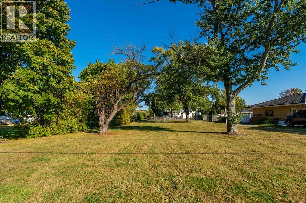 2002 St. Clair Parkway, Sarnia, Ontario  N7T 7H5 - Photo 12 - 26002283