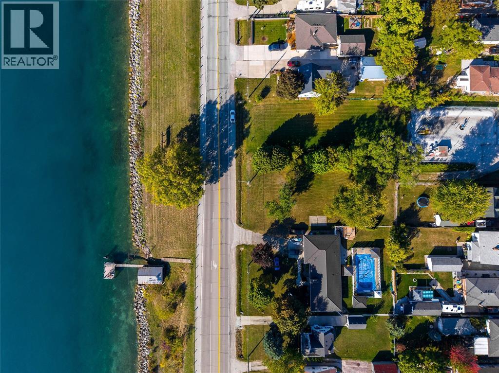 2002 St. Clair Parkway, Sarnia, Ontario  N7T 7H5 - Photo 2 - 26002283