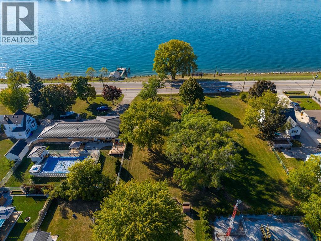 2002 St. Clair Parkway, Sarnia, Ontario  N7T 7H5 - Photo 3 - 26002283