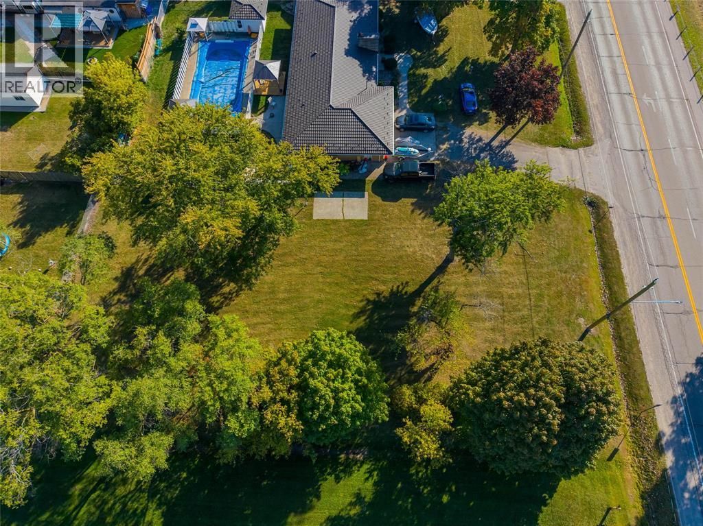 2002 St. Clair Parkway, Sarnia, Ontario  N7T 7H5 - Photo 5 - 26002283