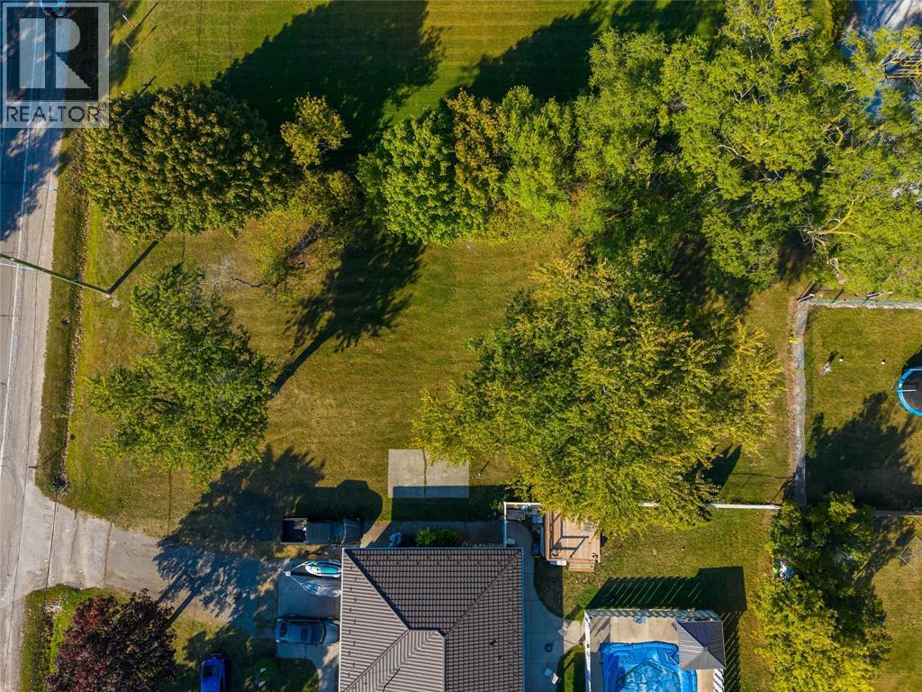 2002 St. Clair Parkway, Sarnia, Ontario  N7T 7H5 - Photo 6 - 26002283