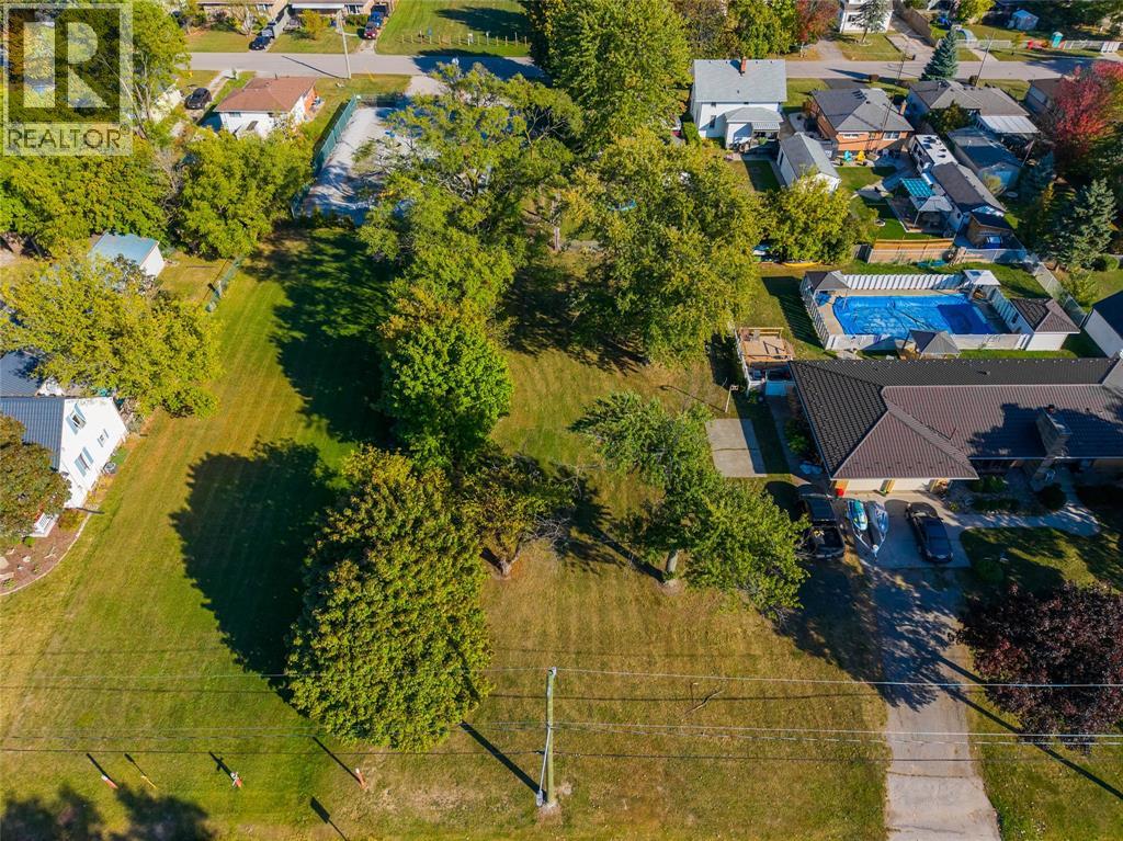 2002 St. Clair Parkway, Sarnia, Ontario  N7T 7H5 - Photo 7 - 26002283