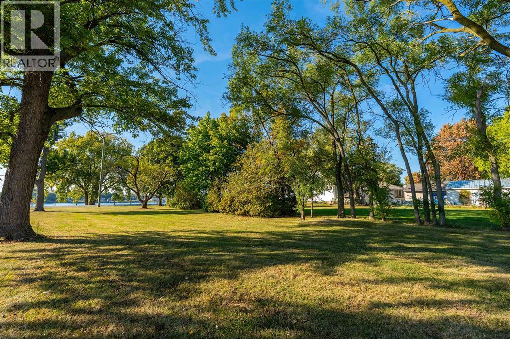 2002 St. Clair Parkway, Sarnia, Ontario  N7T 7H5 - Photo 8 - 26002283