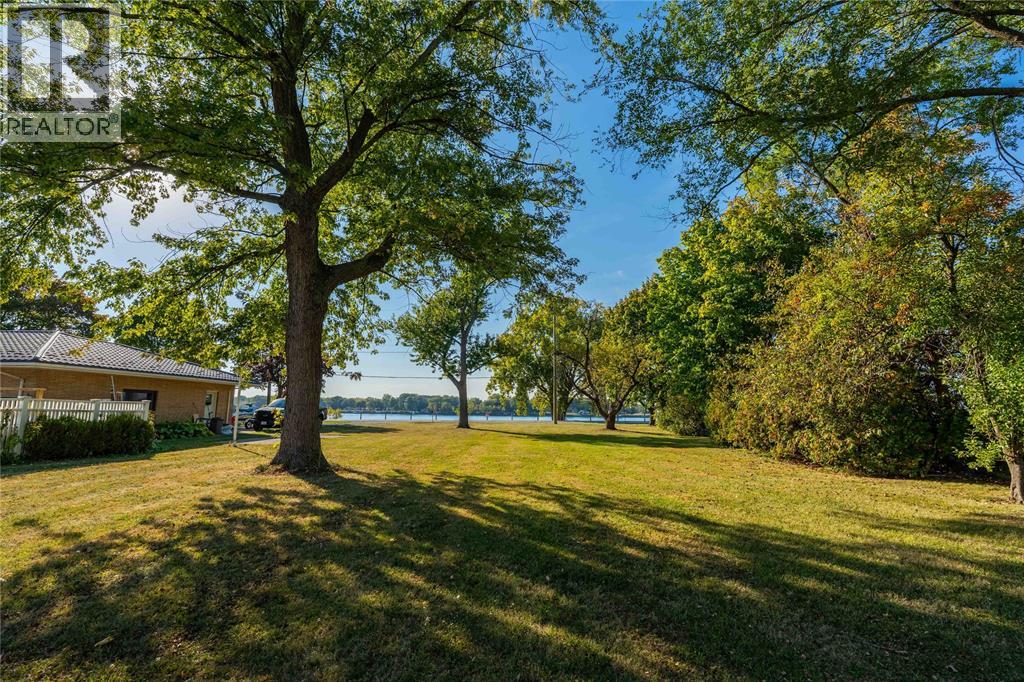 2002 St. Clair Parkway, Sarnia, Ontario  N7T 7H5 - Photo 9 - 26002283