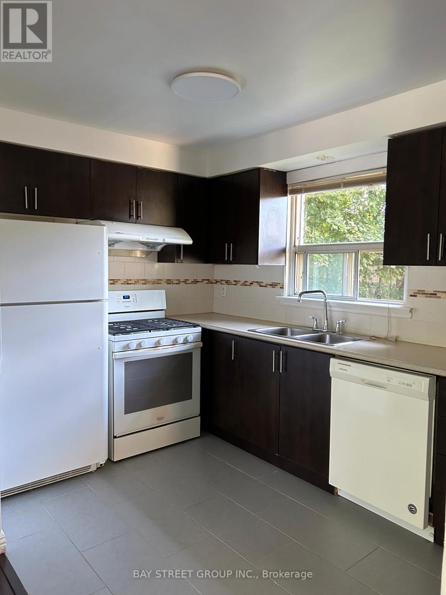 Main - 93 Cartier Crescent, Richmond Hill (Crosby), Ontario  L4C 2N3 - Photo 9 - N12745904