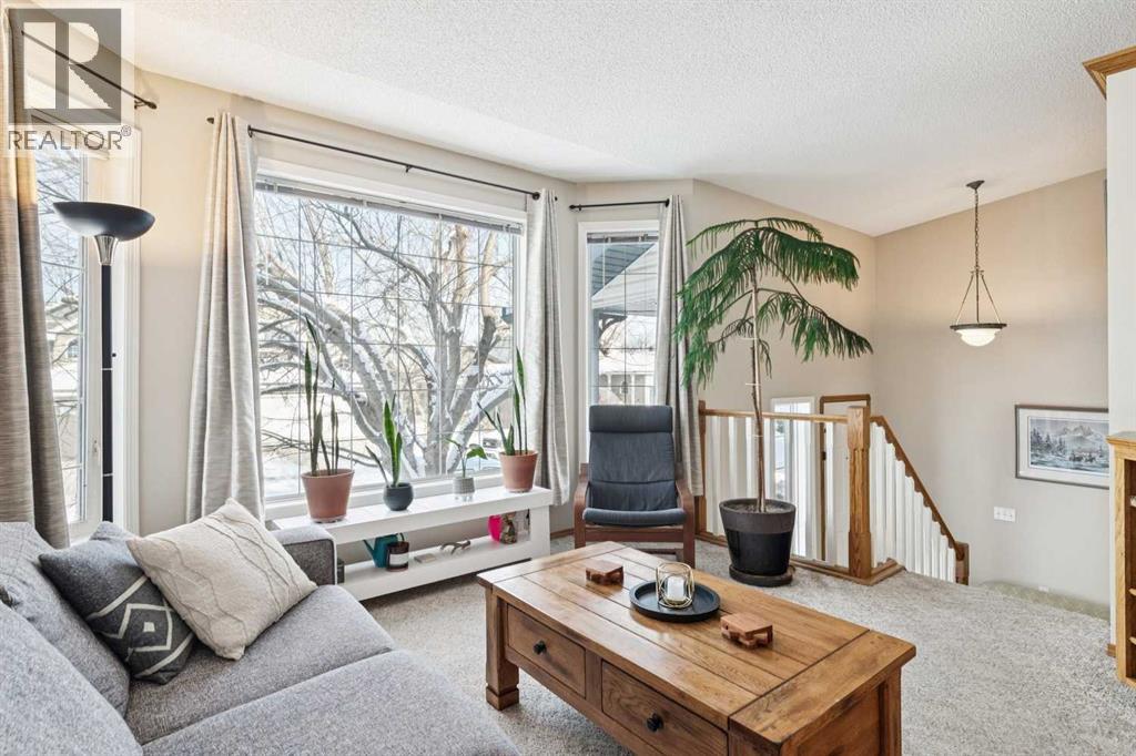 19 Somerside Manor Sw, Calgary, Alberta  T2Y 3G5 - Photo 4 - A2281984