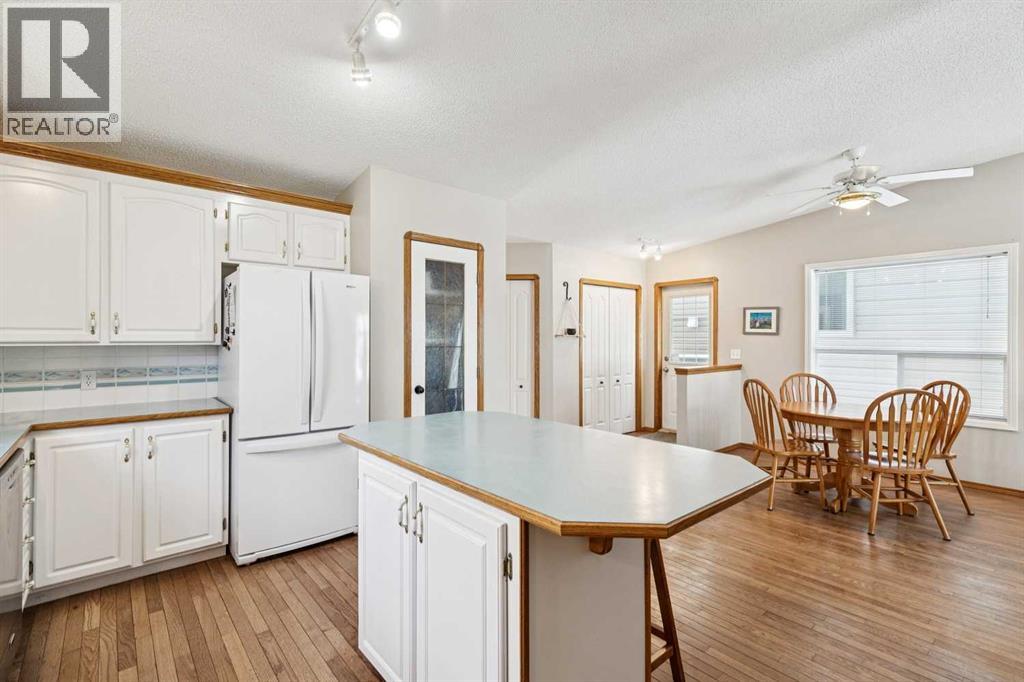 19 Somerside Manor Sw, Calgary, Alberta  T2Y 3G5 - Photo 18 - A2281984