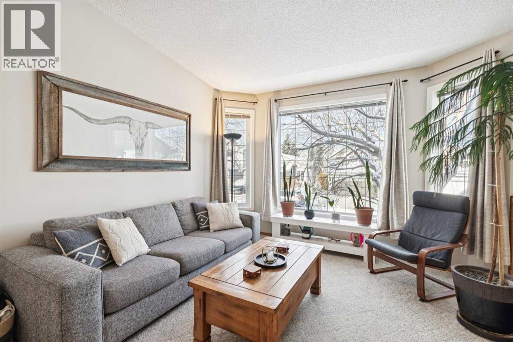 19 Somerside Manor Sw, Calgary, Alberta  T2Y 3G5 - Photo 7 - A2281984