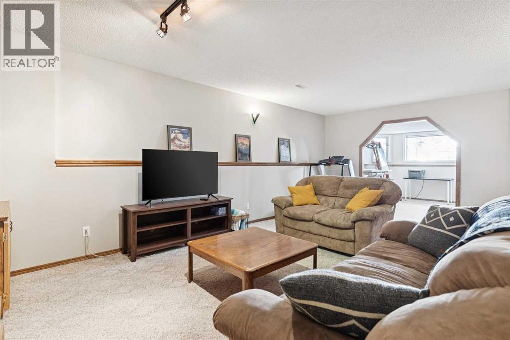 19 Somerside Manor Sw, Calgary, Alberta  T2Y 3G5 - Photo 35 - A2281984