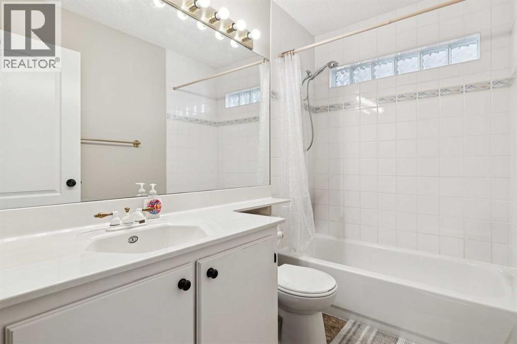 19 Somerside Manor Sw, Calgary, Alberta  T2Y 3G5 - Photo 29 - A2281984