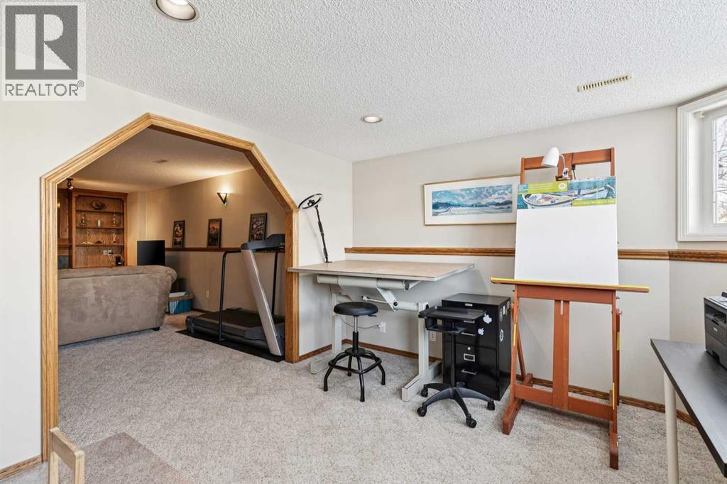 19 Somerside Manor Sw, Calgary, Alberta  T2Y 3G5 - Photo 32 - A2281984