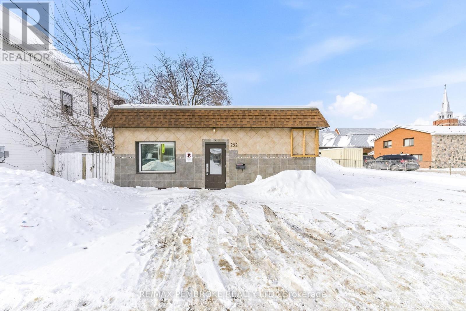 292 Trafalgar Road, Pembroke, Ontario  K8A 5A8 - Photo 2 - X12745932