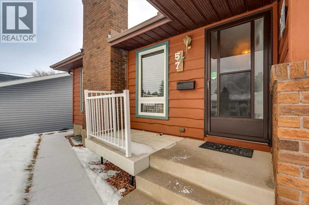 57 Mcdougall Crescent, Red Deer, Alberta  T4R 1T2 - Photo 4 - A2273929