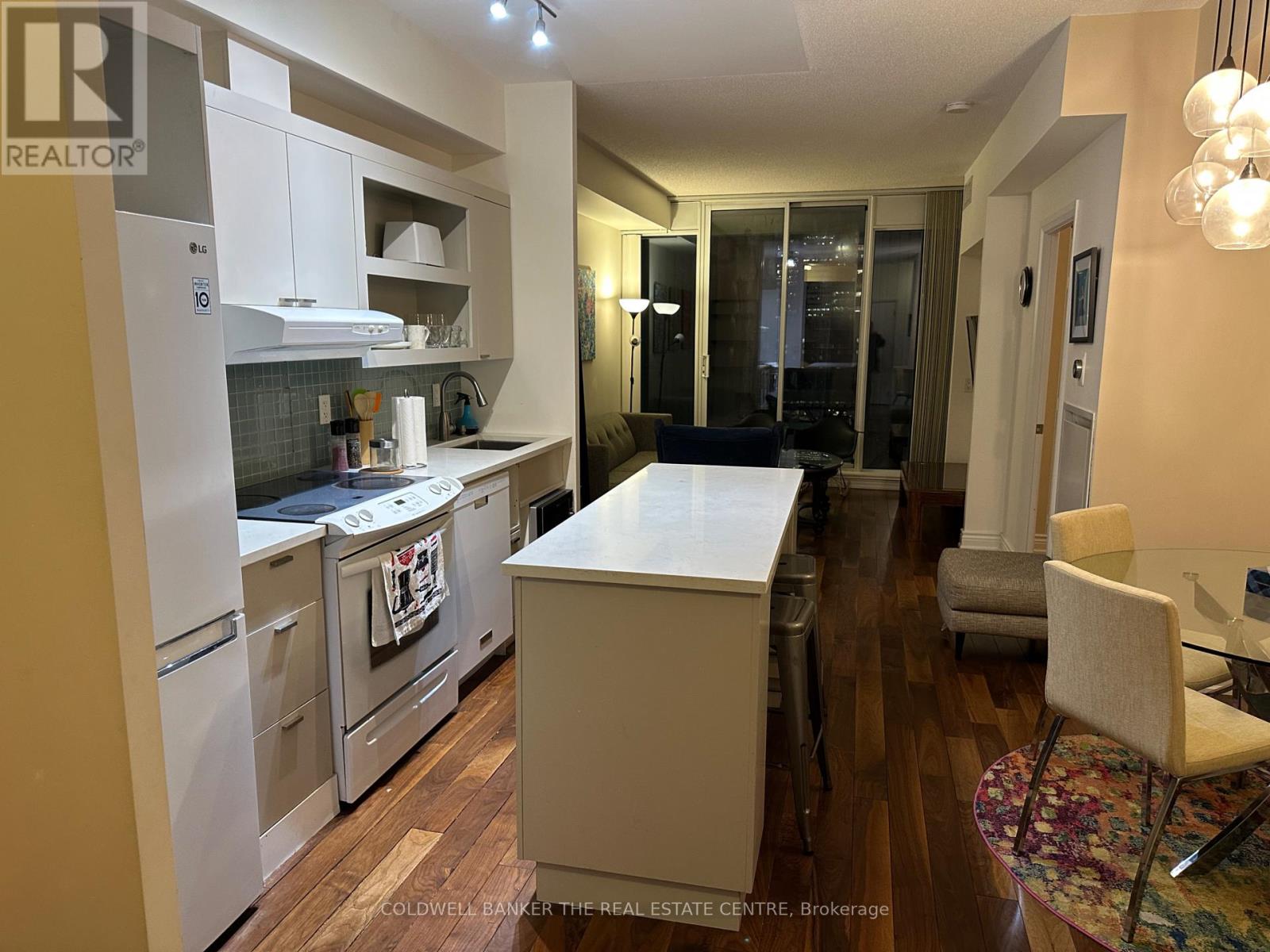 1710 - 111 Elizabeth Street, Toronto, Ontario  M5G 1P7 - Photo 2 - C12745922