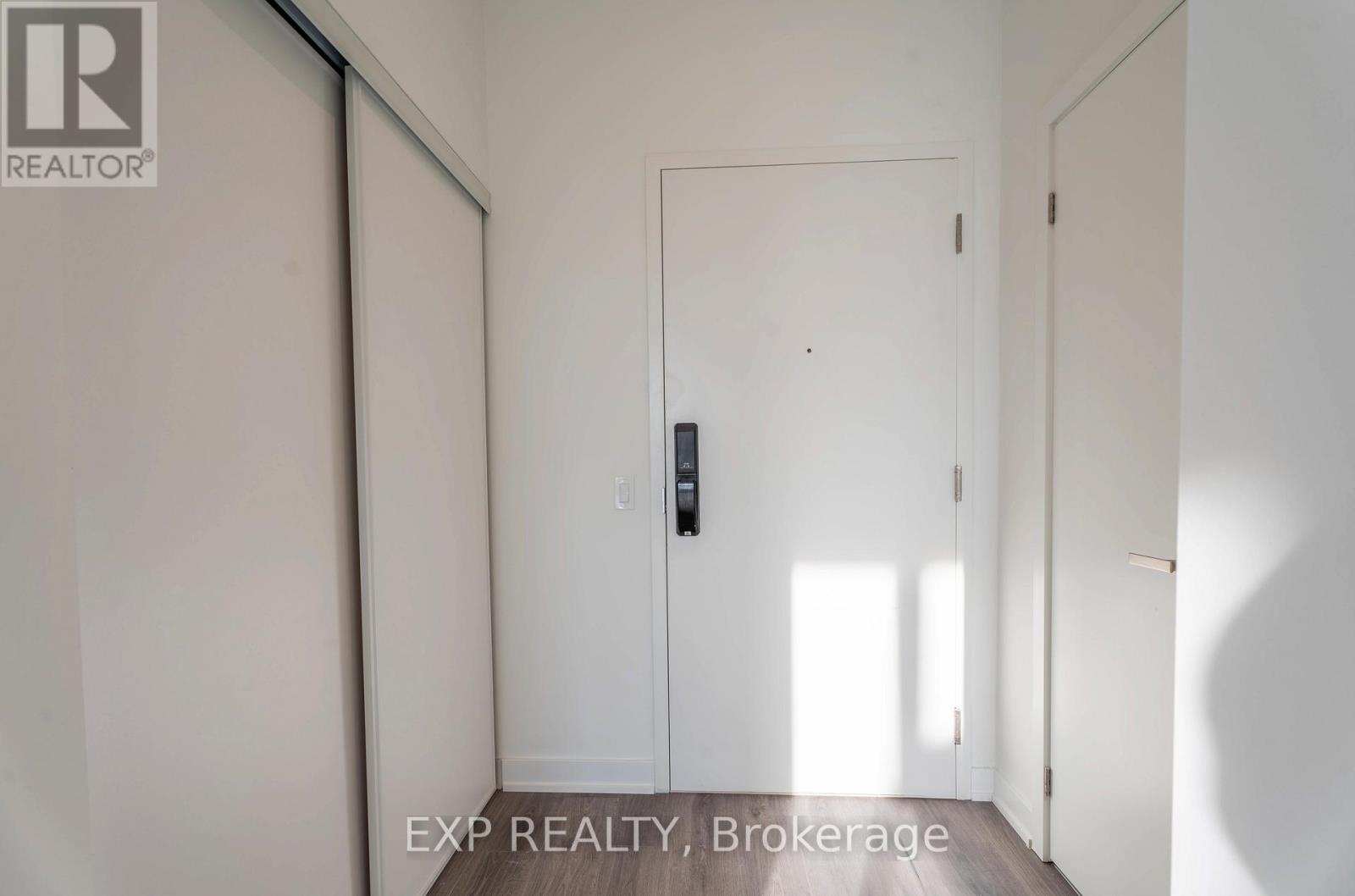 2206 - 28 Ann Street, Mississauga, Ontario  L5G 3G1 - Photo 4 - W12745948