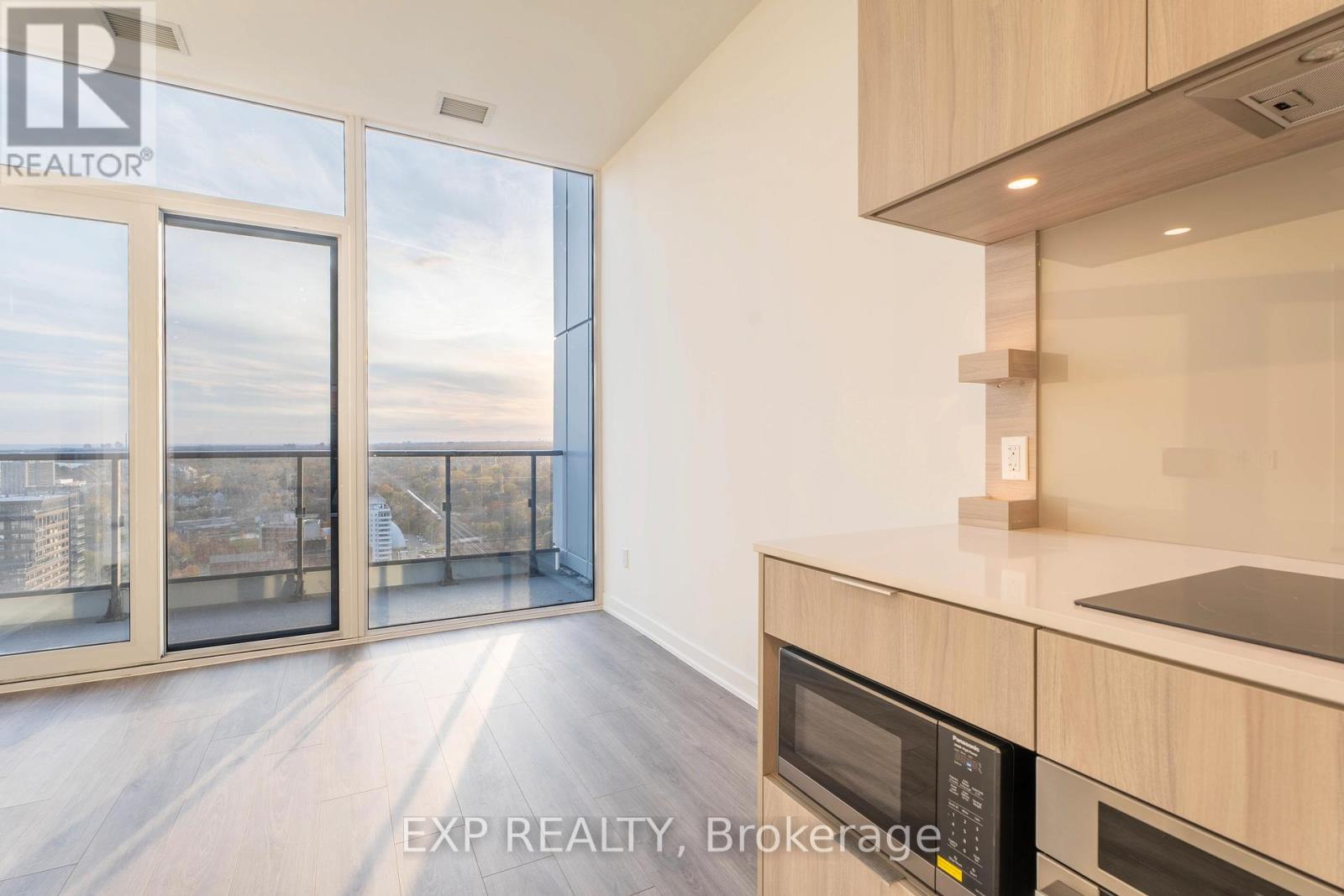 2206 - 28 Ann Street, Mississauga, Ontario  L5G 3G1 - Photo 8 - W12745948