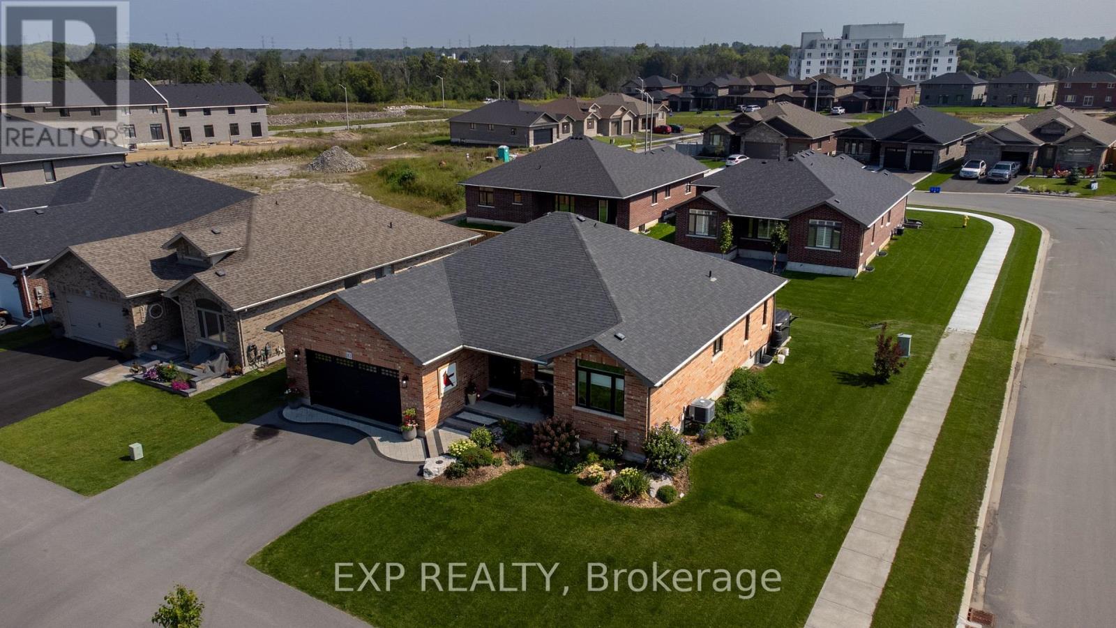 83 Essex Drive, Belleville (Thurlow Ward), Ontario  K8N 0K2 - Photo 2 - X12745968