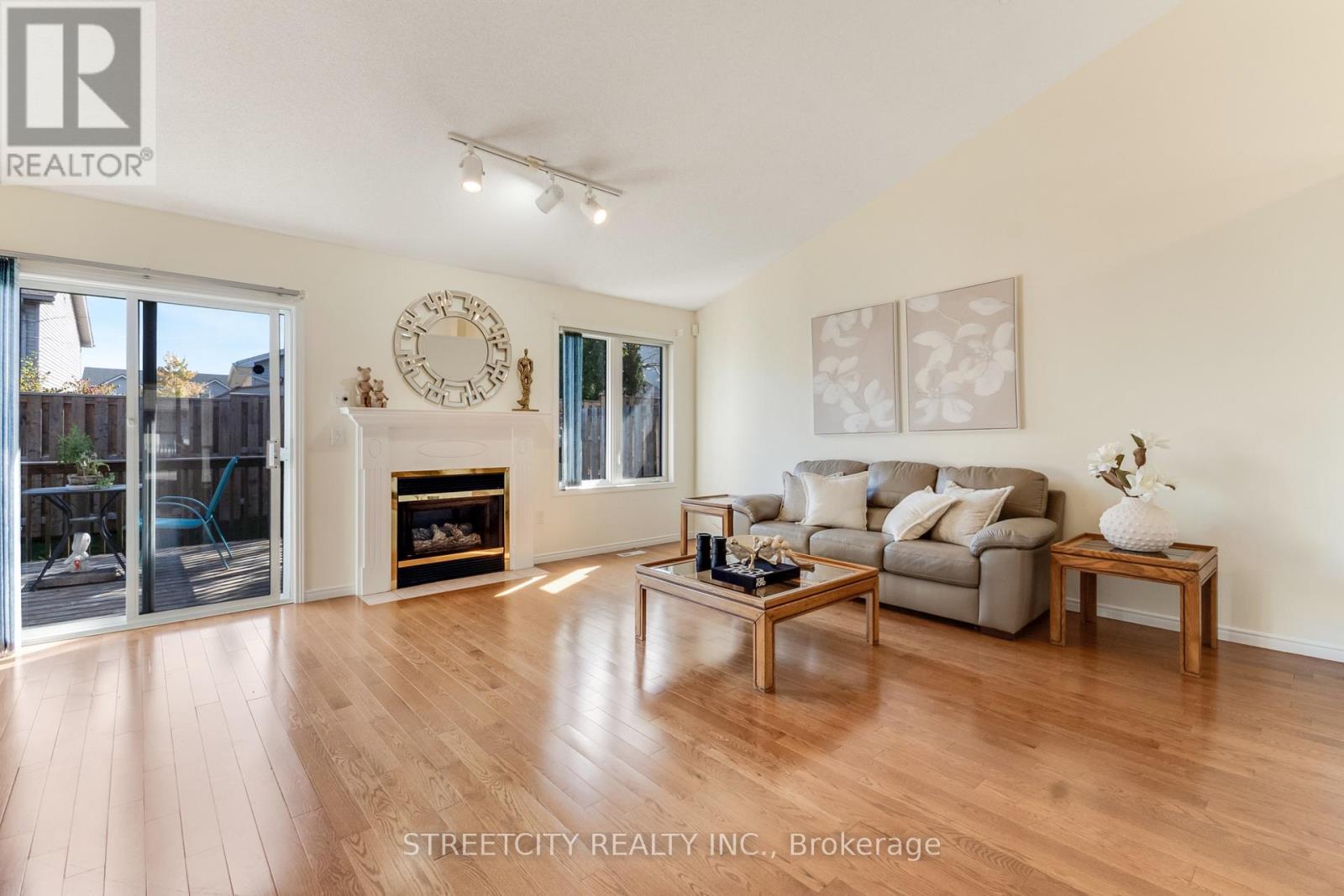 34 - 861 Shelborne Street, London South, Ontario  N5Z 5C5 - Photo 3 - X12745980