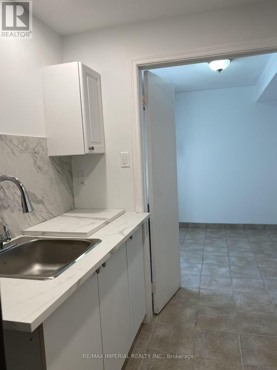 Ground - 34 Corvus Star Way, Toronto (Henry Farm), Ontario  M2J 1P3 - Photo 5 - C12745976