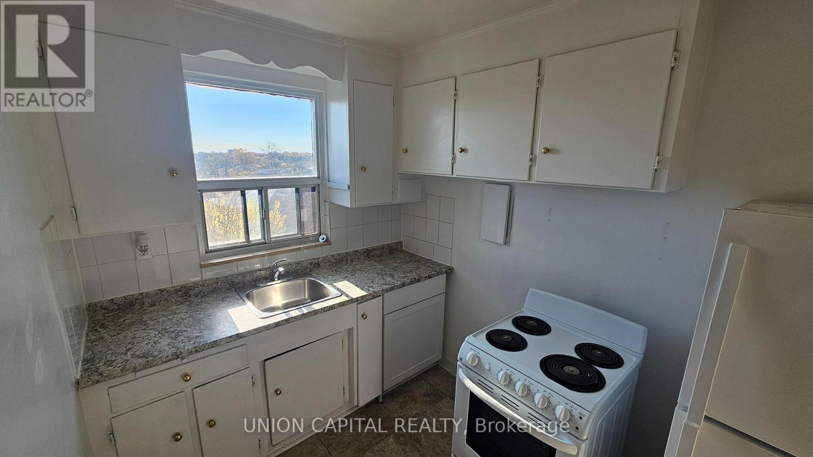 305 - 1969 Eglinton Avenue W, Toronto (Keelesdale-Eglinton West), Ontario  M6E 2K1 - Photo 4 - W12745978