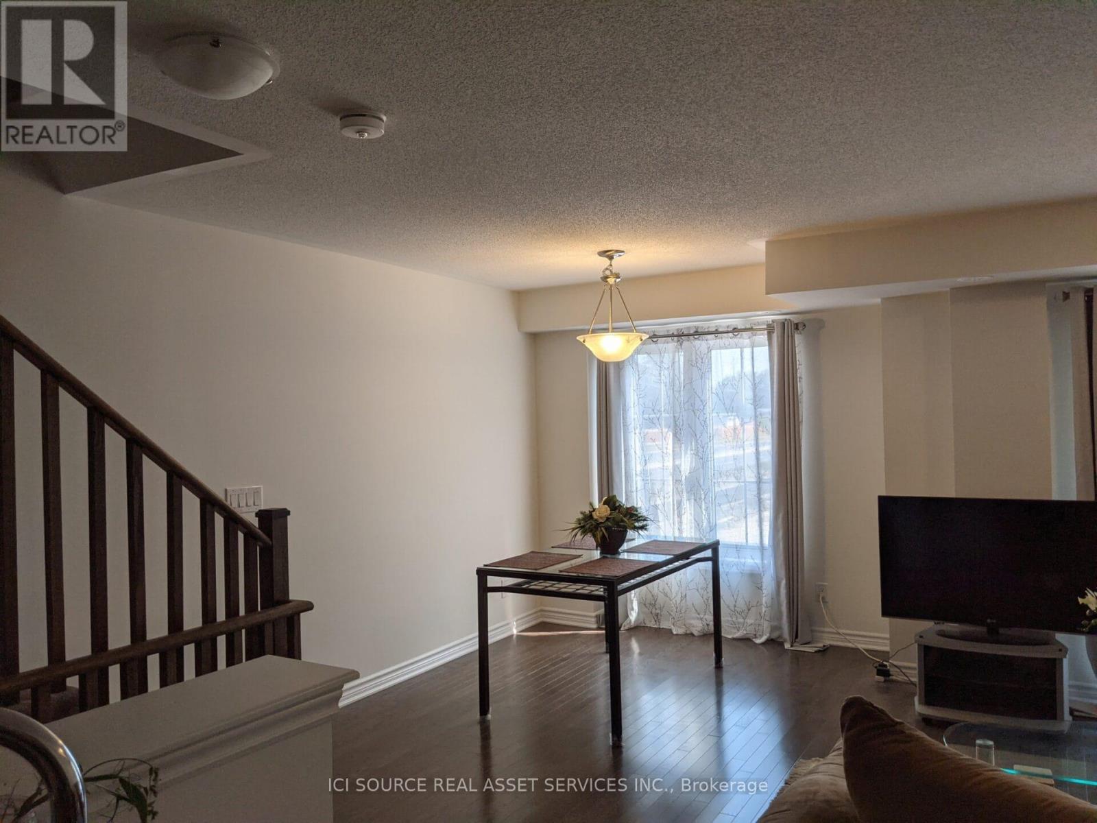 18 Mappin Way, Whitby, Ontario  L1R 0R4 - Photo 5 - E12698362