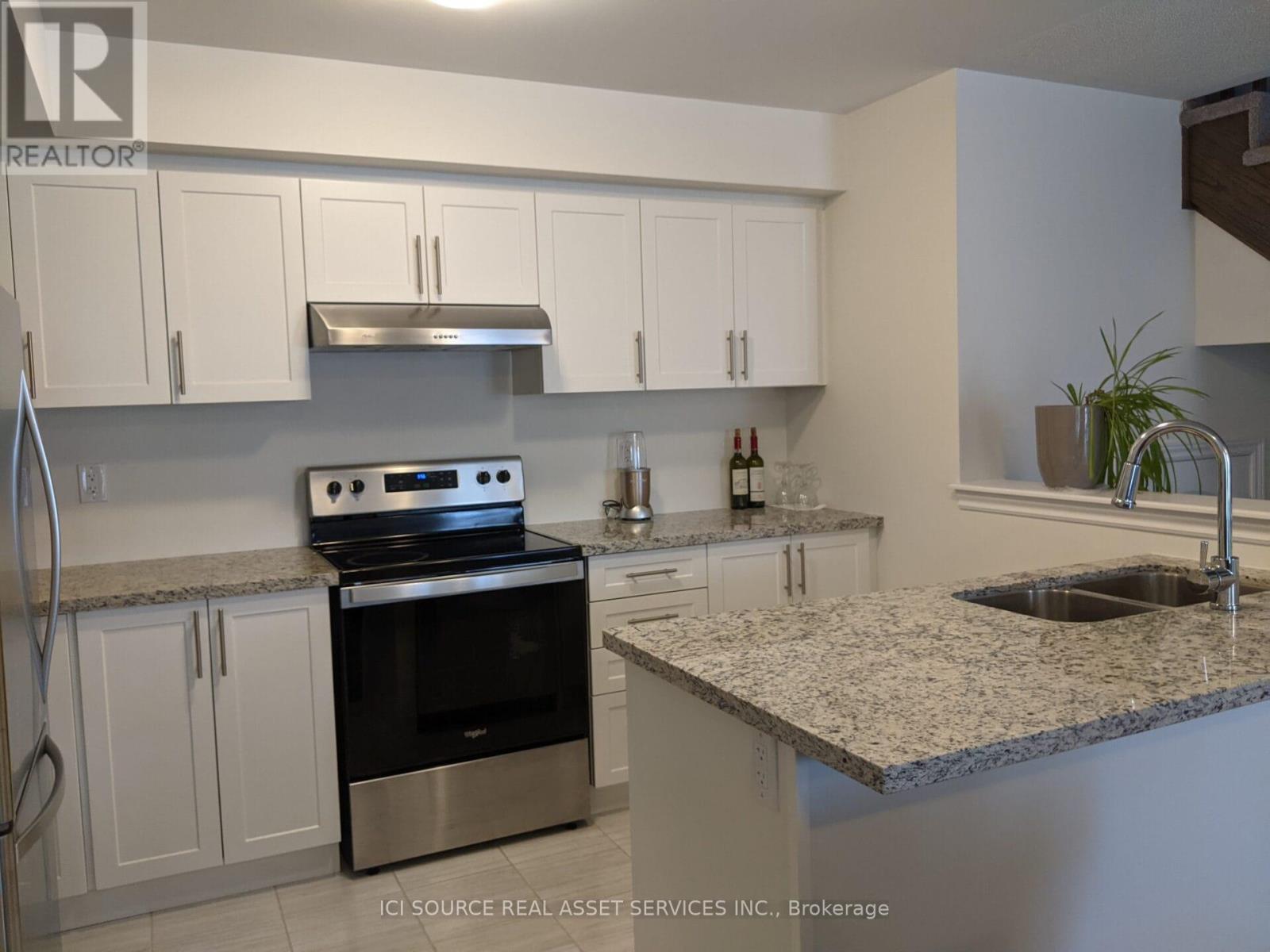 18 Mappin Way, Whitby, Ontario  L1R 0R4 - Photo 7 - E12698362