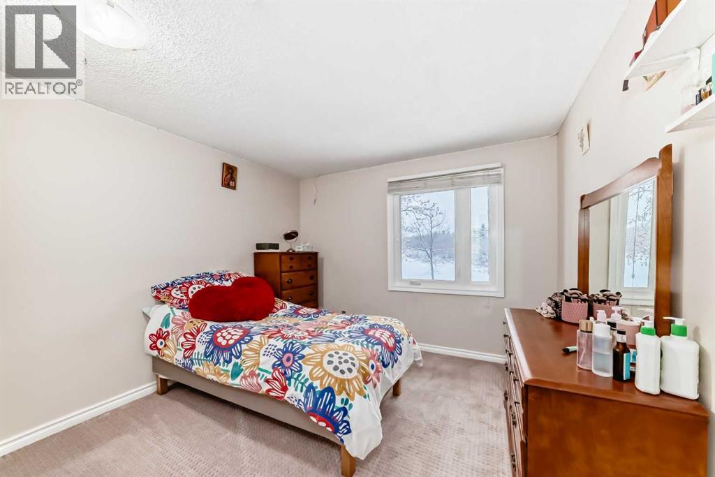 562 Strathcona Drive Sw, Calgary, Alberta  T3H 1K3 - Photo 12 - A2281815