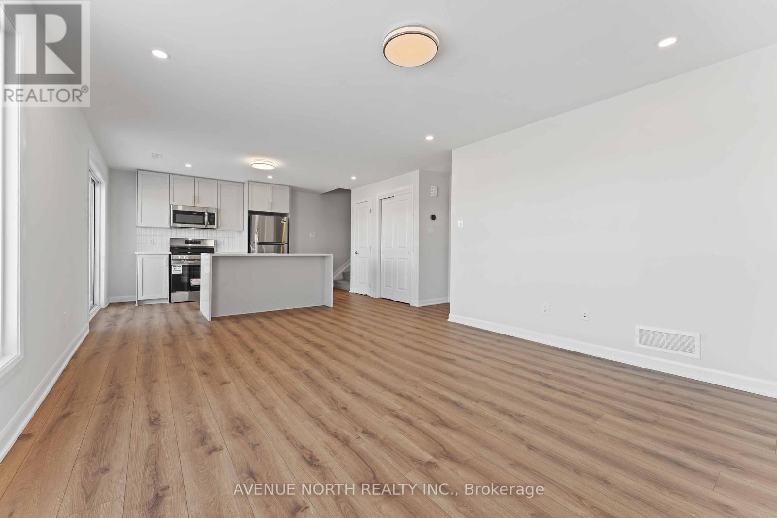 1213 Creekway Private, Ottawa, Ontario  K2T 0T1 - Photo 3 - X12746032