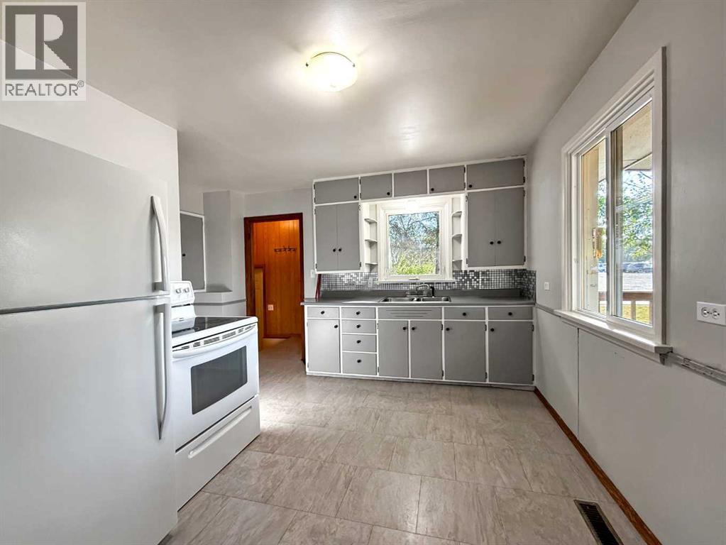 5002 49 Avenue, Botha, Alberta  T0C 0N0 - Photo 9 - A2260308