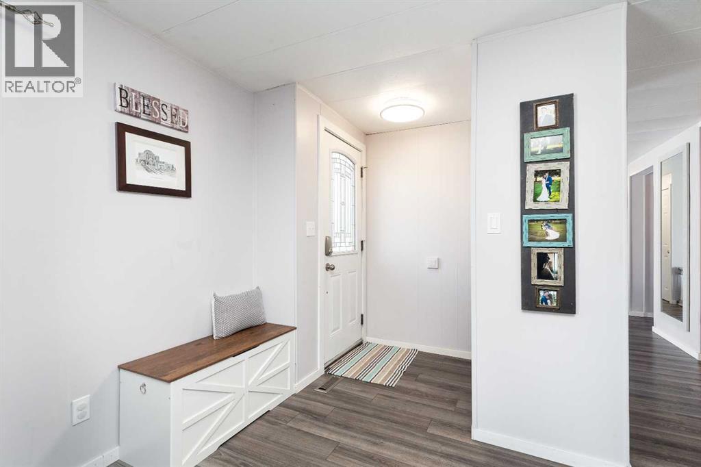 356 N 300 Street E, Raymond, Alberta  T0K 2S0 - Photo 4 - A2280947