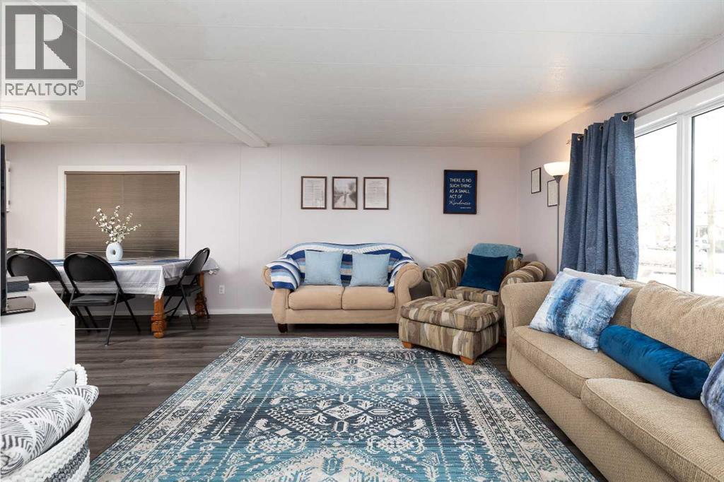 356 N 300 Street E, Raymond, Alberta  T0K 2S0 - Photo 5 - A2280947