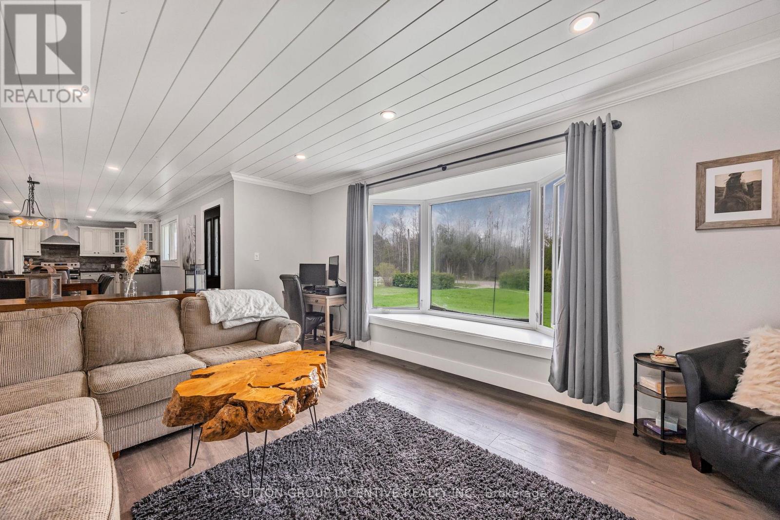 2266 Foxmead Road, Oro-Medonte, Ontario  L0K 1E0 - Photo 17 - S12746058