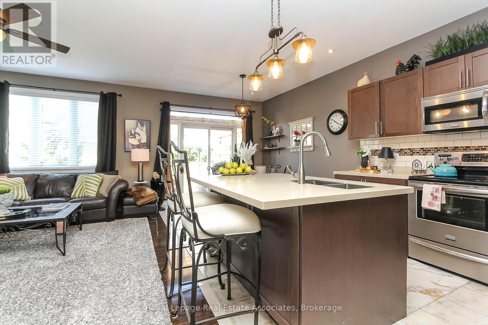 Upper - 139 White Sands Way, Wasaga Beach, Ontario  L9Z 0E3 - Photo 8 - S12746062