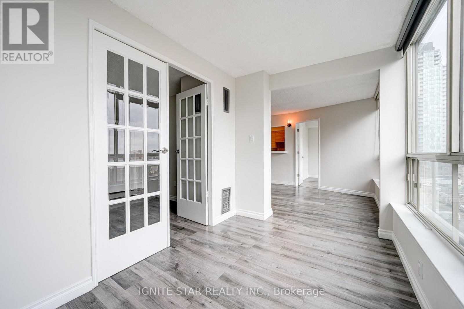 801 - 55 Elm Drive W, Mississauga, Ontario  L5B 3Z3 - Photo 15 - W12746066