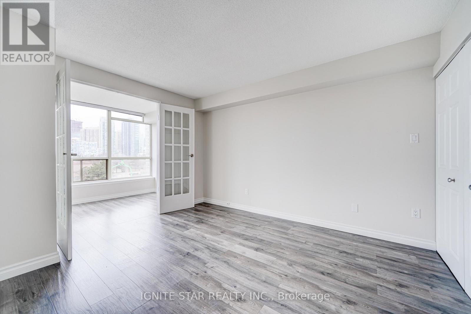 801 - 55 Elm Drive W, Mississauga, Ontario  L5B 3Z3 - Photo 21 - W12746066