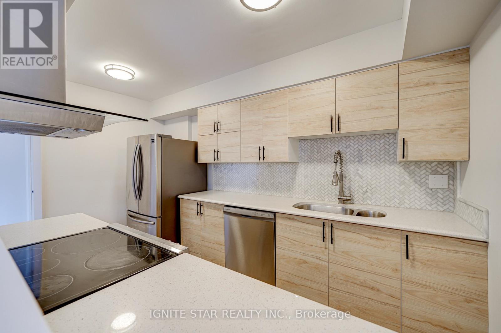 801 - 55 Elm Drive W, Mississauga, Ontario  L5B 3Z3 - Photo 6 - W12746066