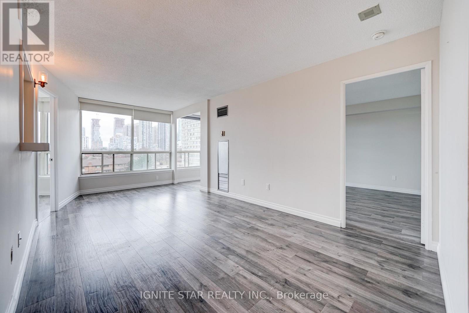 801 - 55 Elm Drive W, Mississauga, Ontario  L5B 3Z3 - Photo 7 - W12746066