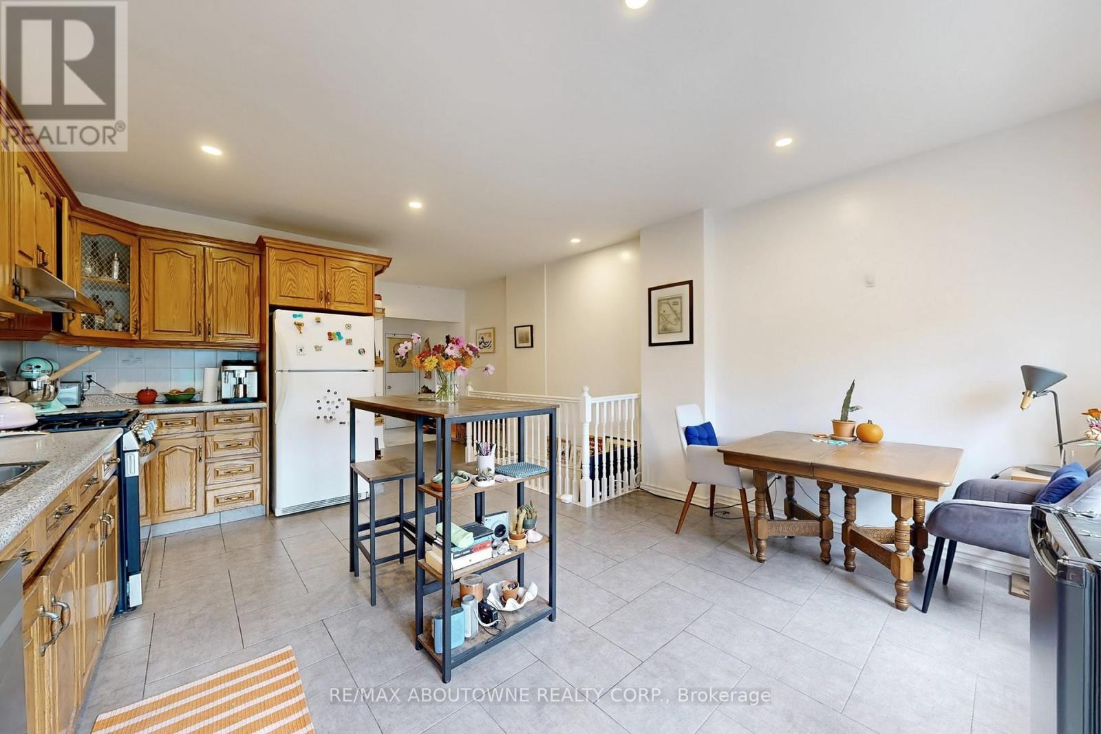 515 Ossington Avenue, Toronto, Ontario  M6G 3T3 - Photo 9 - C12593278