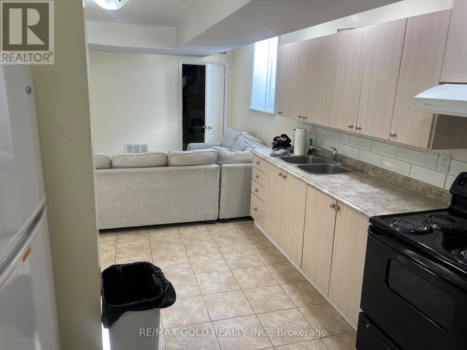 124 Herdwick St. Drive, Brampton, Ontario  L6S 0A7 - Photo 7 - W12743848