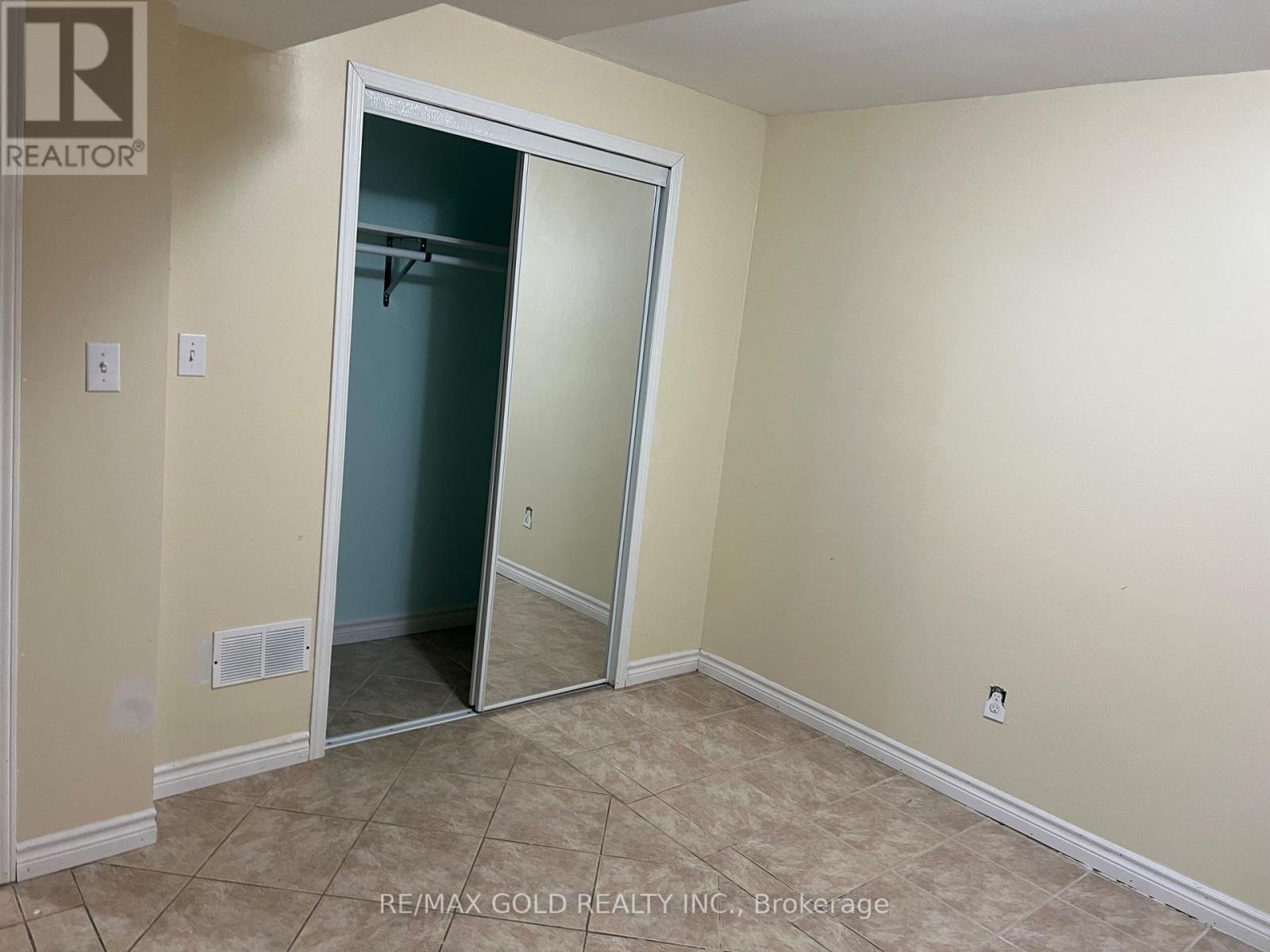 124 Herdwick St. Drive, Brampton, Ontario  L6S 0A7 - Photo 8 - W12743848