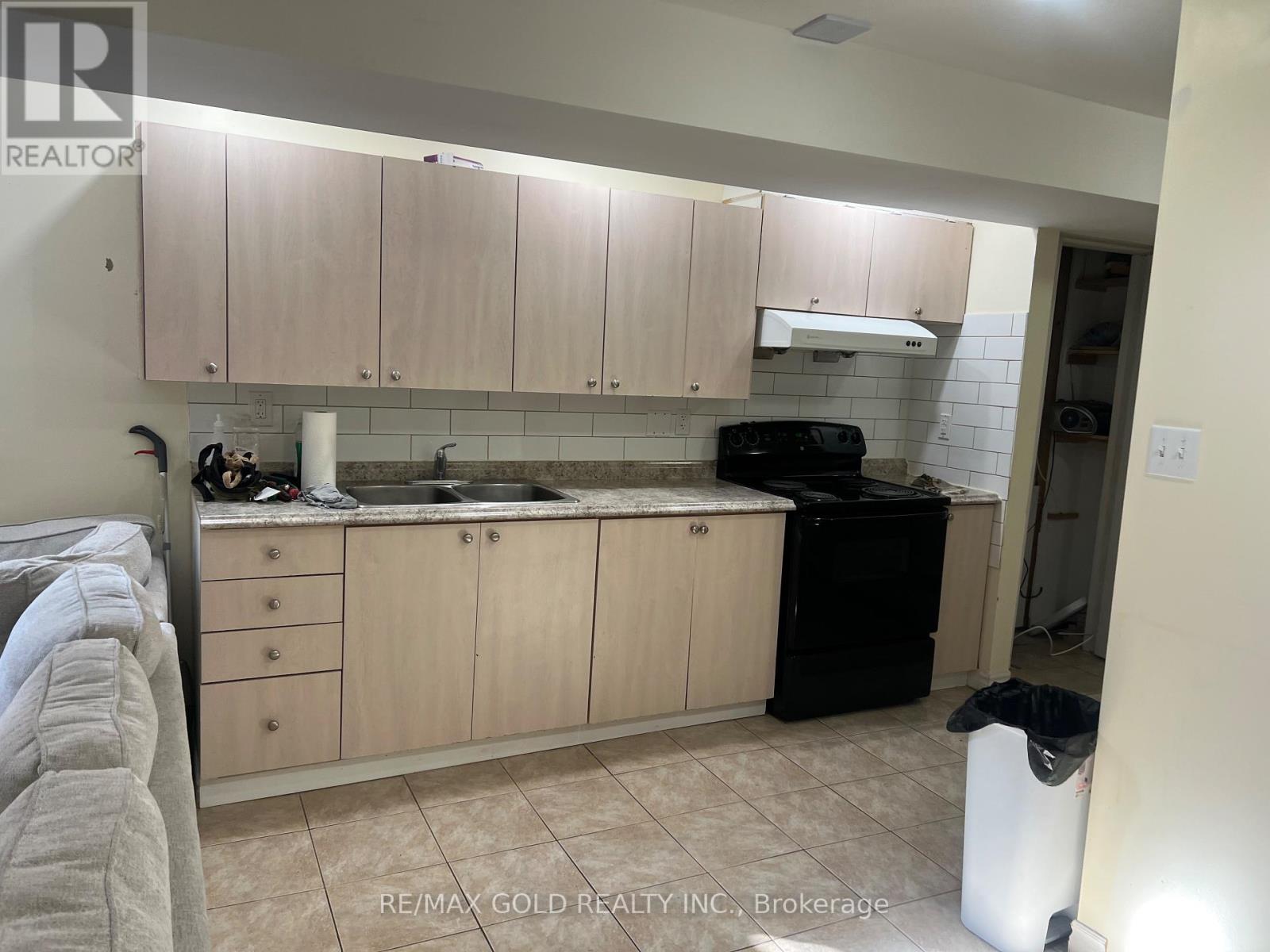 124 Herdwick St. Drive, Brampton, Ontario  L6S 0A7 - Photo 6 - W12743848