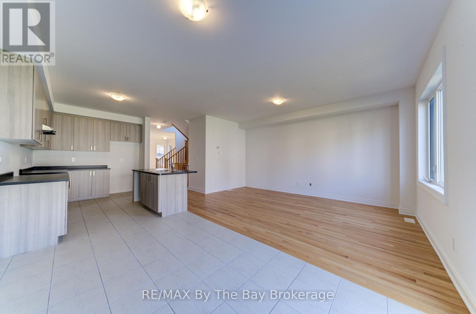 39 Lisa Street, Wasaga Beach, Ontario  L9Z 1J9 - Photo 13 - S12746102