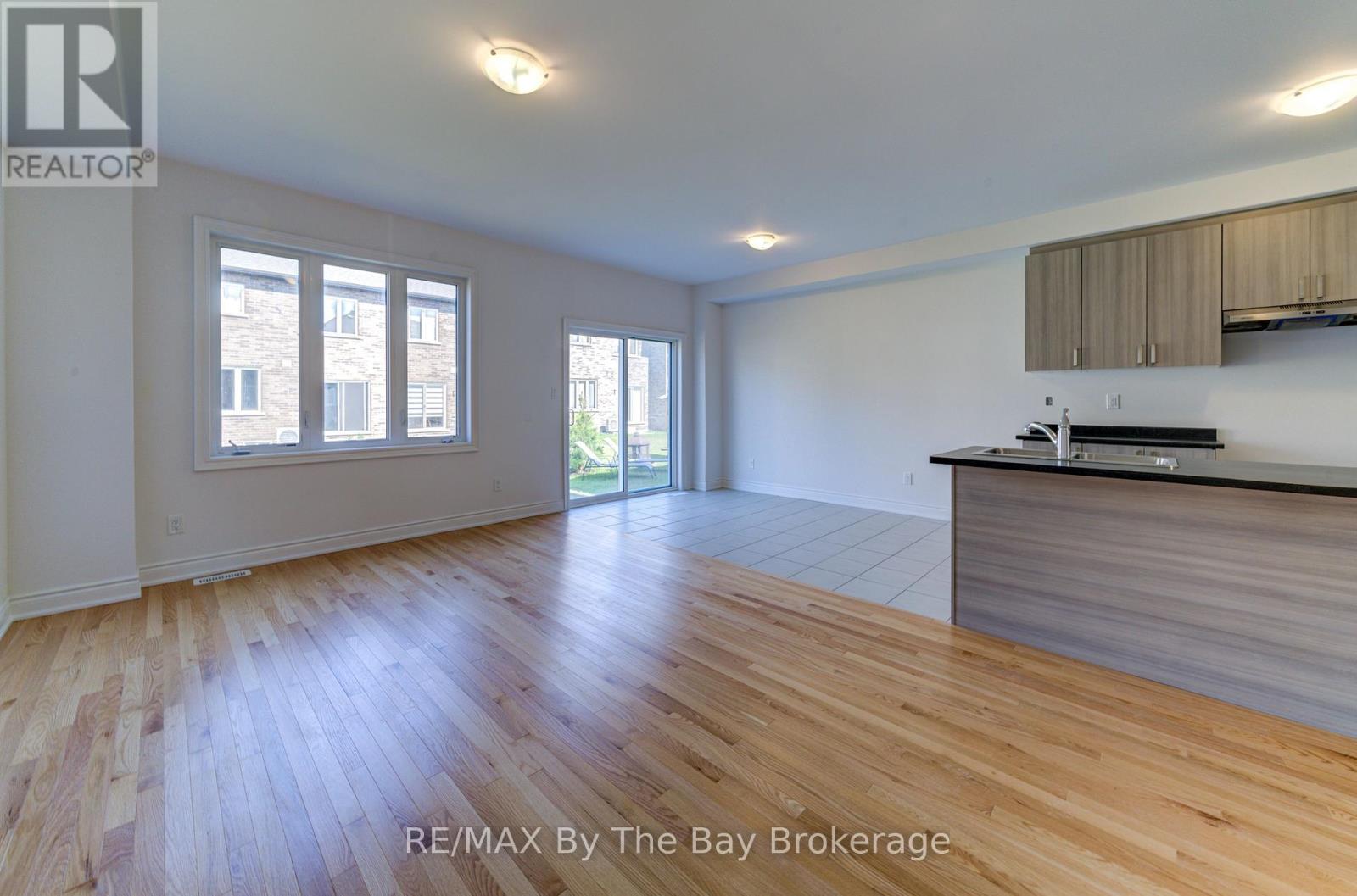 39 Lisa Street, Wasaga Beach, Ontario  L9Z 1J9 - Photo 14 - S12746102