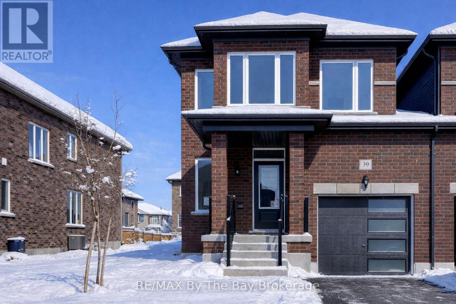 39 Lisa Street, Wasaga Beach, Ontario  L9Z 1J9 - Photo 2 - S12746102